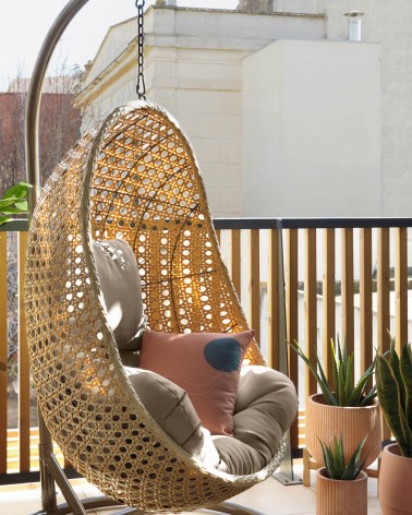 Cira hanging chair with natural finish